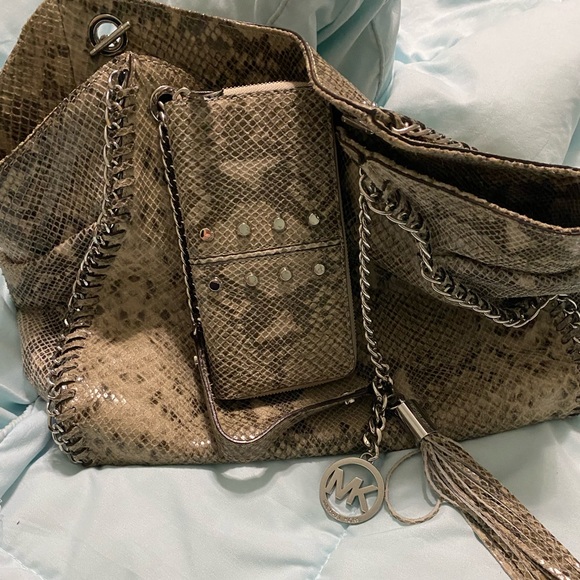 Gorgeous GLAMOROUS MK bag, almost new - Picture 3 of 10